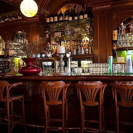 Et Le Cafe De Paris