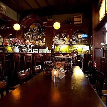 Et Le Cafe De Paris