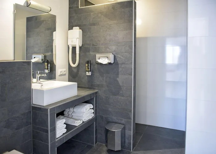 Hotel Et Le Cafe De Paris 3*