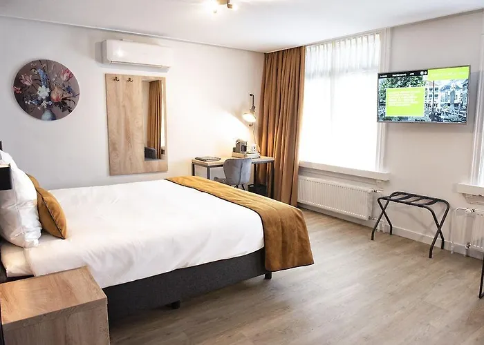 Et Le Cafe De Paris 3*