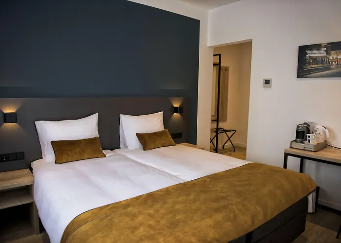 Et Le Cafe De Paris 3*