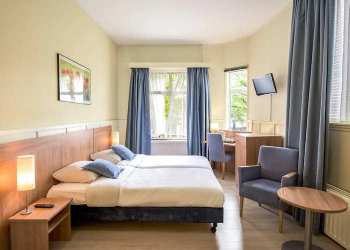 Et Le Cafe De Paris Hotell 3*