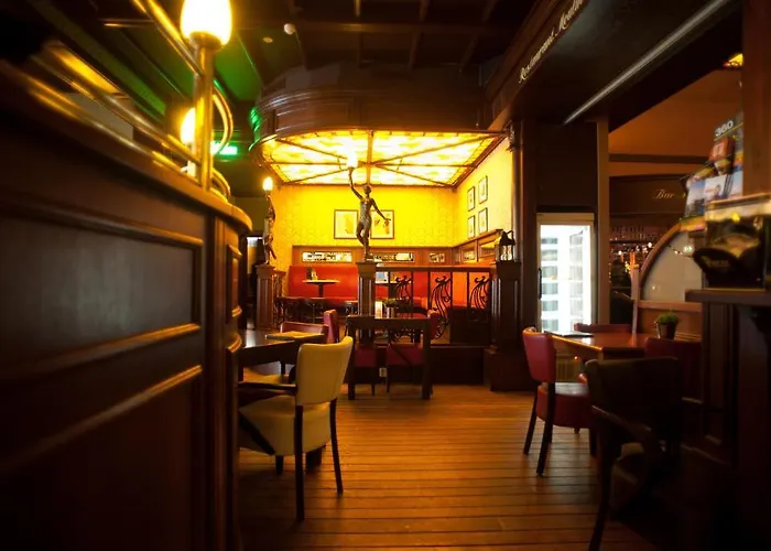 Отель Et Le Cafe De Paris 3*