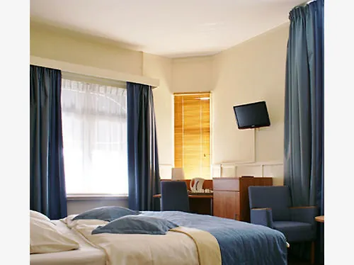 Отель Et Le Cafe De Paris 3*