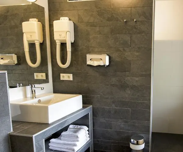 Et Le Cafe De Paris Hotel