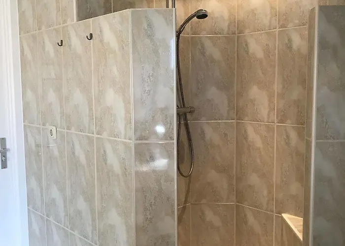 Отель Et Le Cafe De Paris 3*