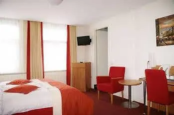 Hotel Et Le Cafe De Paris 3*